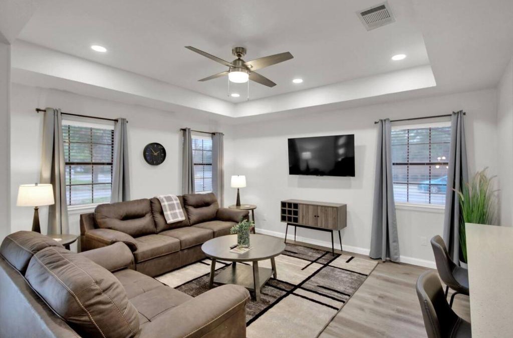 Taylor House | Peppercorn Yellow - Locally Run!