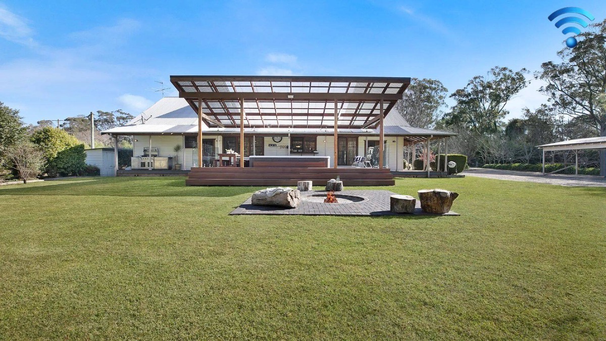 Balaclava House | Peppertree Lodge –Ultimate family retreat with a swim spa
