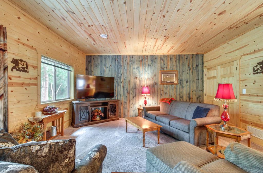 Pequot Lakes House | Pequot Lakes Vacation Rental with Patio and Fire Pit