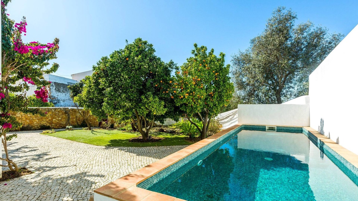 Pera Villa | PÊRA VINTAGE VILLA WITH POOL by HOMING
