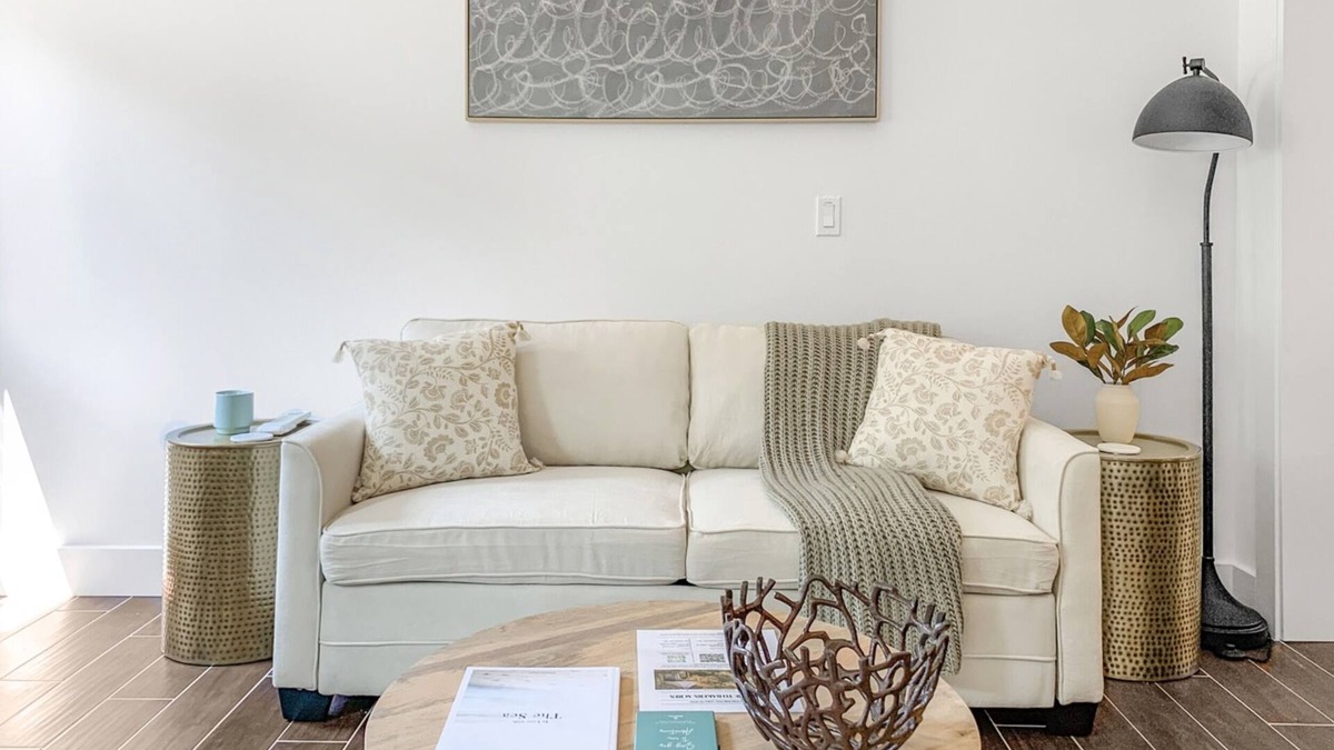 Langley Apartment | Perch - Baker's Acres: Tranquil Studio on View Property