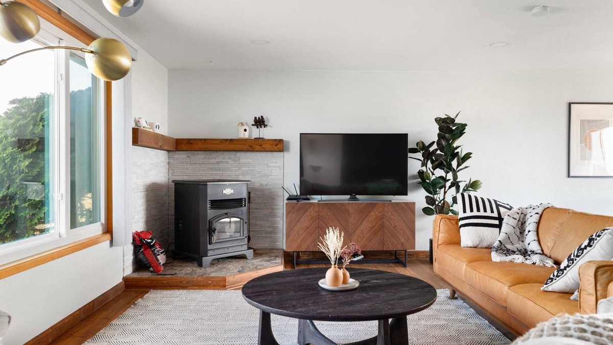 Oak Harbor House | Perch - La Fiesta 47: Sunset ocean view home, close to town