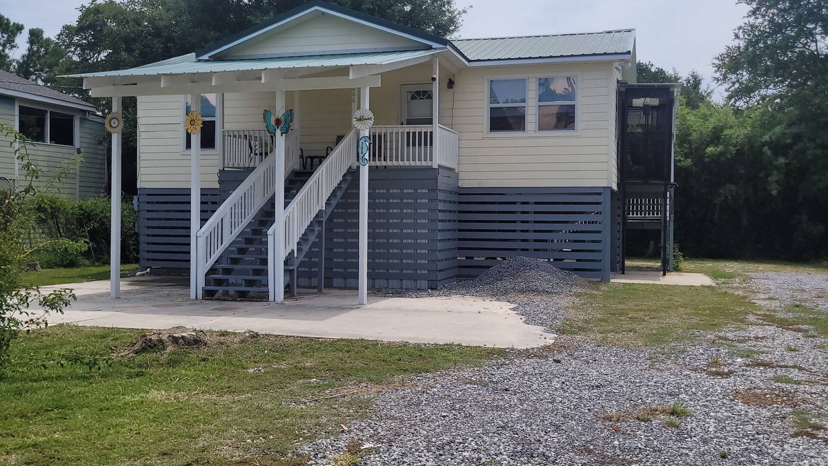 Waveland House | Perch Pad 2Br 1Ba Near Beach