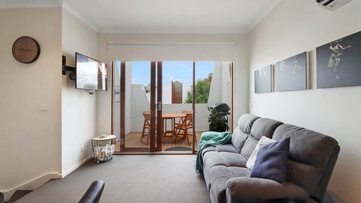 Newtown Apartment | Percy Escape just a walk to Newtown cafes and shops
