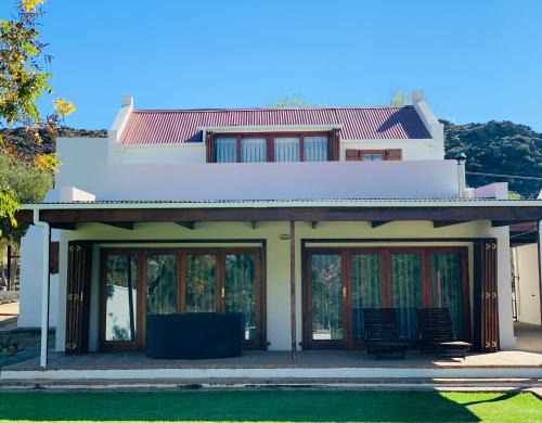 Prince Albert Apartment | Peredraai