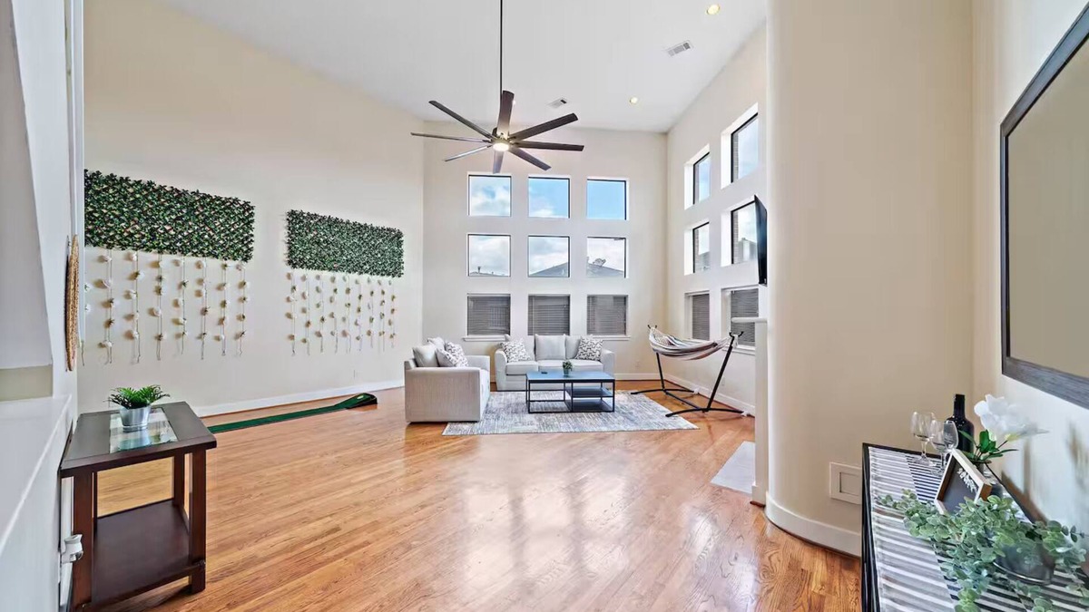 Willow Meadows/Willowbend Area House | Perennial Chic Home-King Bed-Pet Friendly!-Rodeo