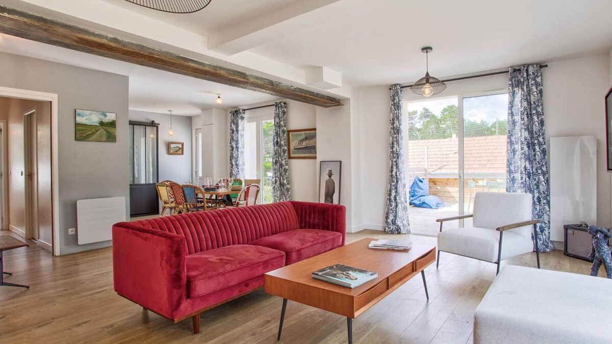 Merville-Franceville-Plage House | Perfect Retreat in Merville-Franceville: Spacious Home, 13 Guests, Near Beach and Garden Views