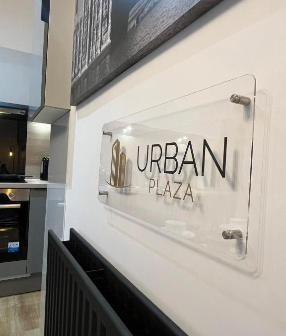 Peterborough Apartment | Perfect 1 Bed Apartment - Central with Parking, WiFi, TV, Desk