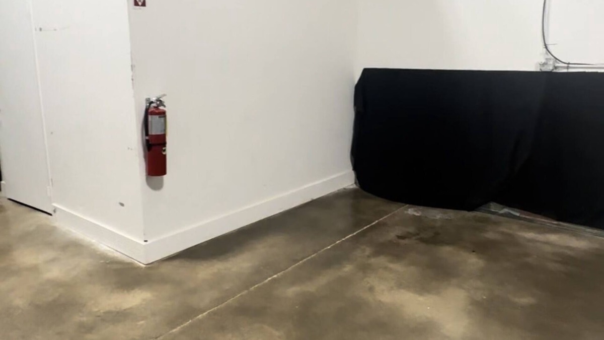 Duluth Apartment | Perfect 2-Part Office & Warehouse Event Space with a Garage, All White Walls!