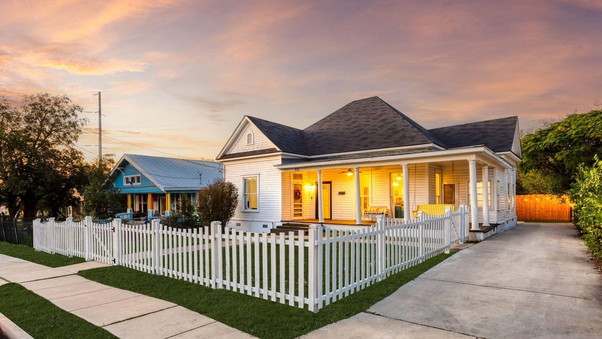 Near East Side House | Perfect Backyard ~1 Mile to Riverwalk & DT~ Arcade
