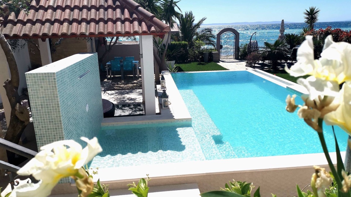 Podstrana Villa | Perfect beach and pool holiday near Split