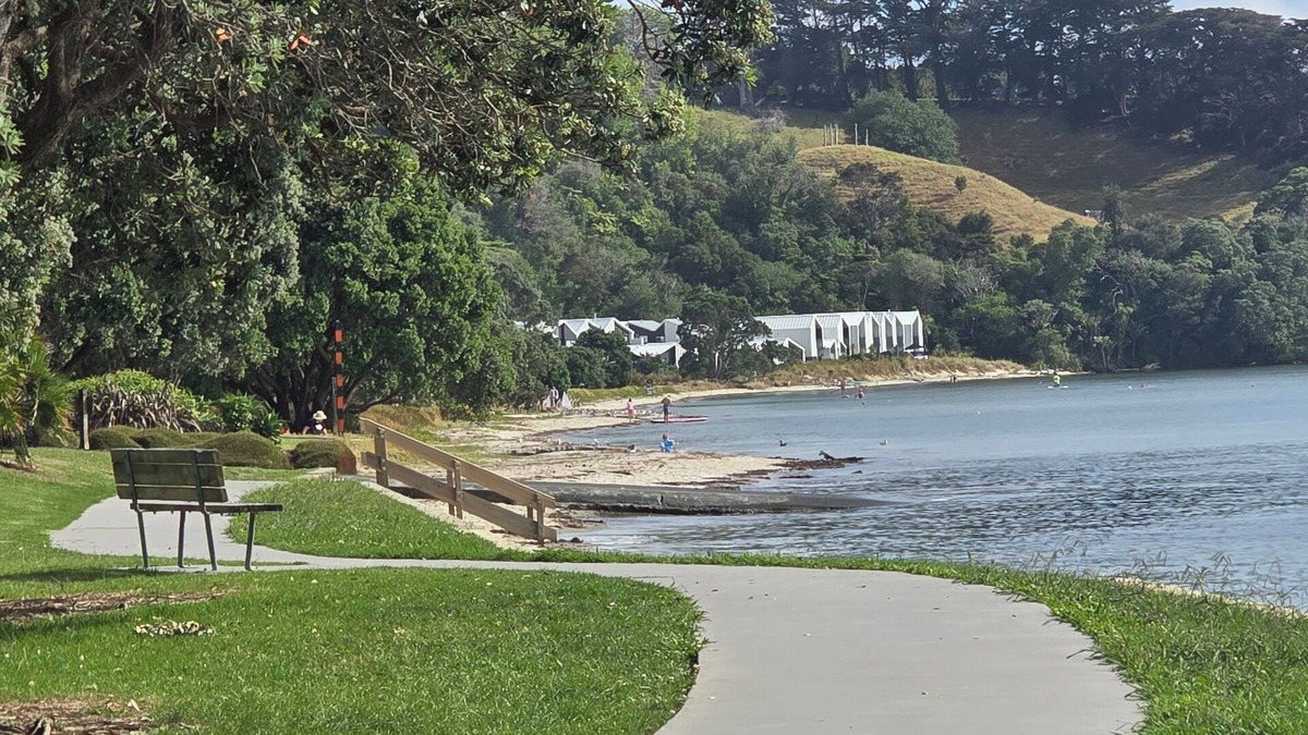 Snells Beach House | Perfect Beach Getaway