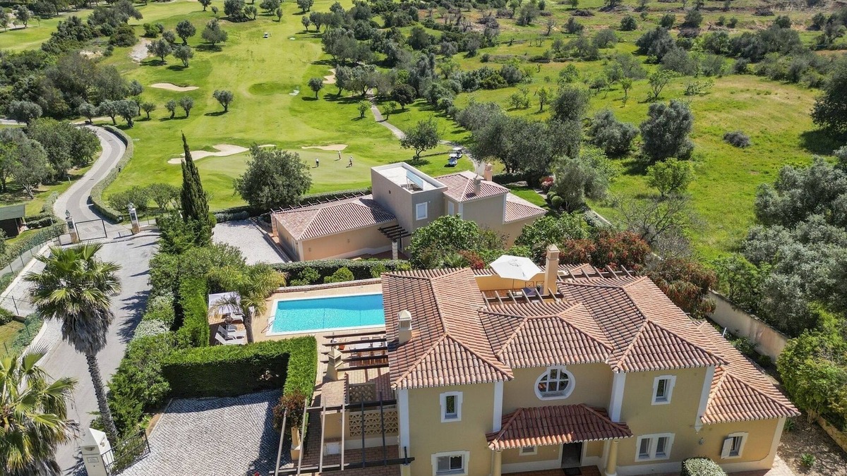 Estombar Villa | Perfect Beach & Golf Holiday Villa at Gramacho Golf Resort Carvoeiro, 4 bedrooms