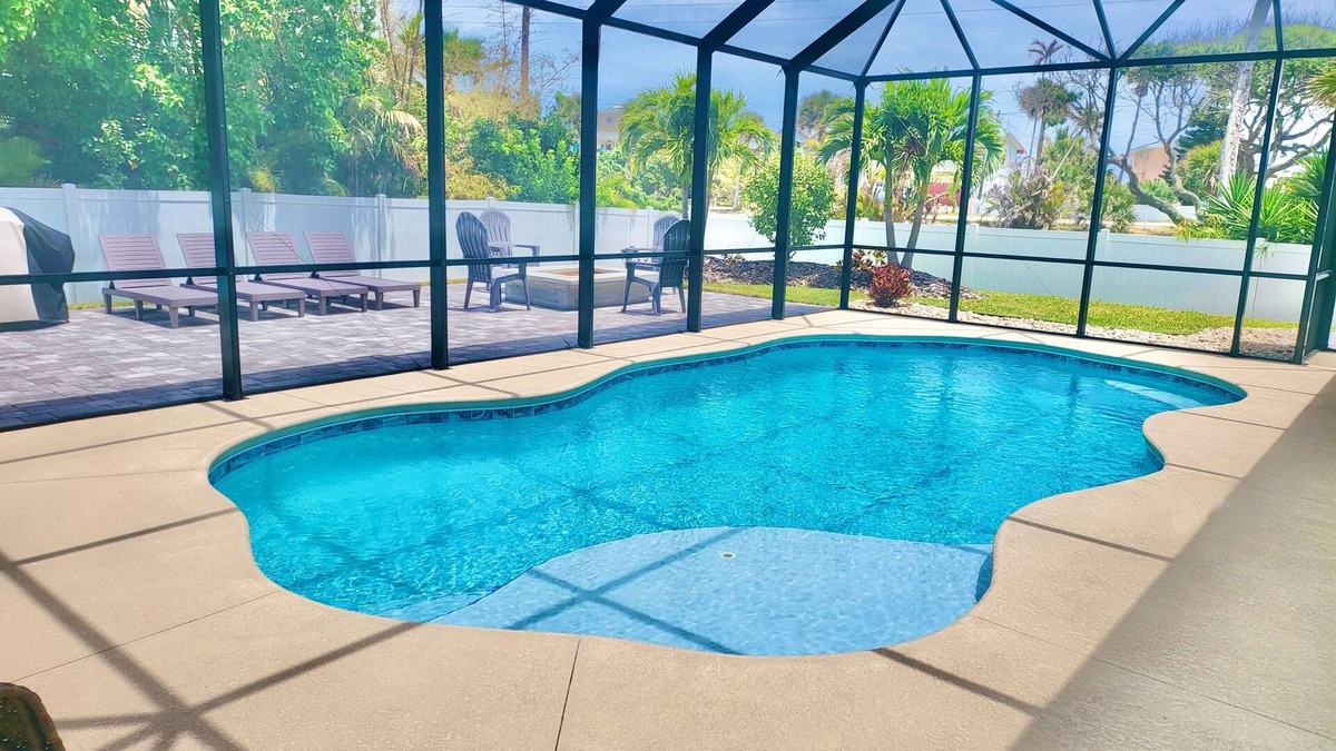Crystal Lakes House | Perfect Beach House with Private Heated Pool, Walking Distance to the Beach