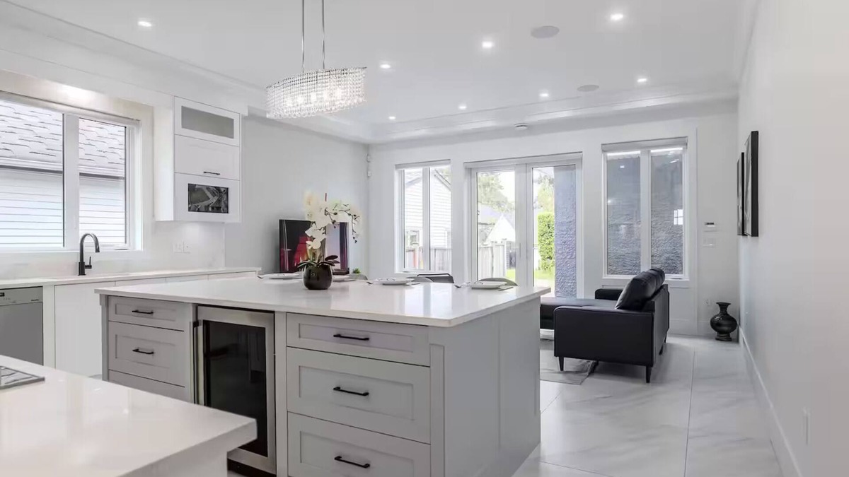 Richmond House | Perfect Central YVR Home - 5min drive from YVR Airport, Downtown, Granville st