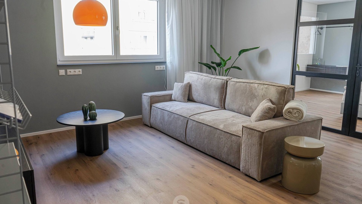 Altstadt - Sankt Lorenz Apartment | Perfect city center location, 107 sqm, directly at the opera house in suite flair with terrace