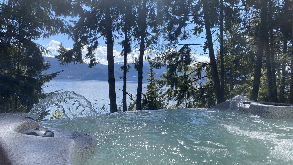 Sagle House | Perfect Combination Ski/Lake/Mountain Cabin - Lake Pend Oreille Idaho