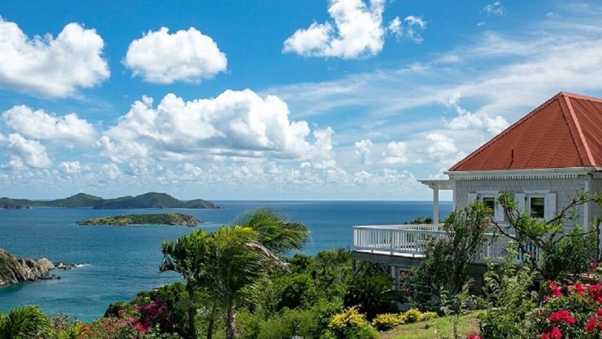 East End Cottage | Perfect Cottage for Honeymoons or Couples' Trips! Amazing Pool & Stunning Views