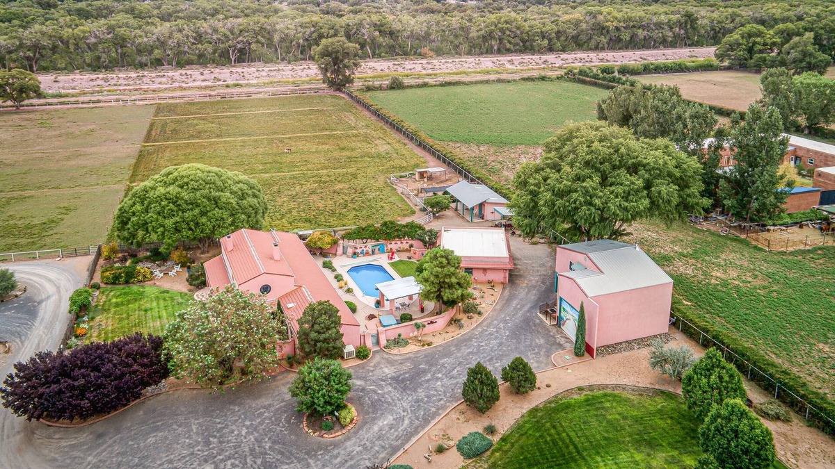 South Valley Apartment | PERFECT COUPLES VACATION
