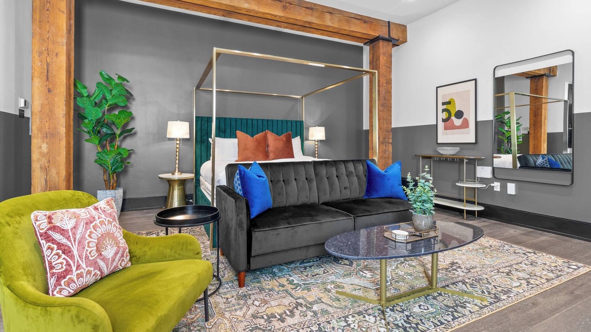 Faubourg Lafayette Hotel | Perfect Downtown Location! Steps from Superdome and French Quarter W/Rooftop Pool, Gym & Gameroom