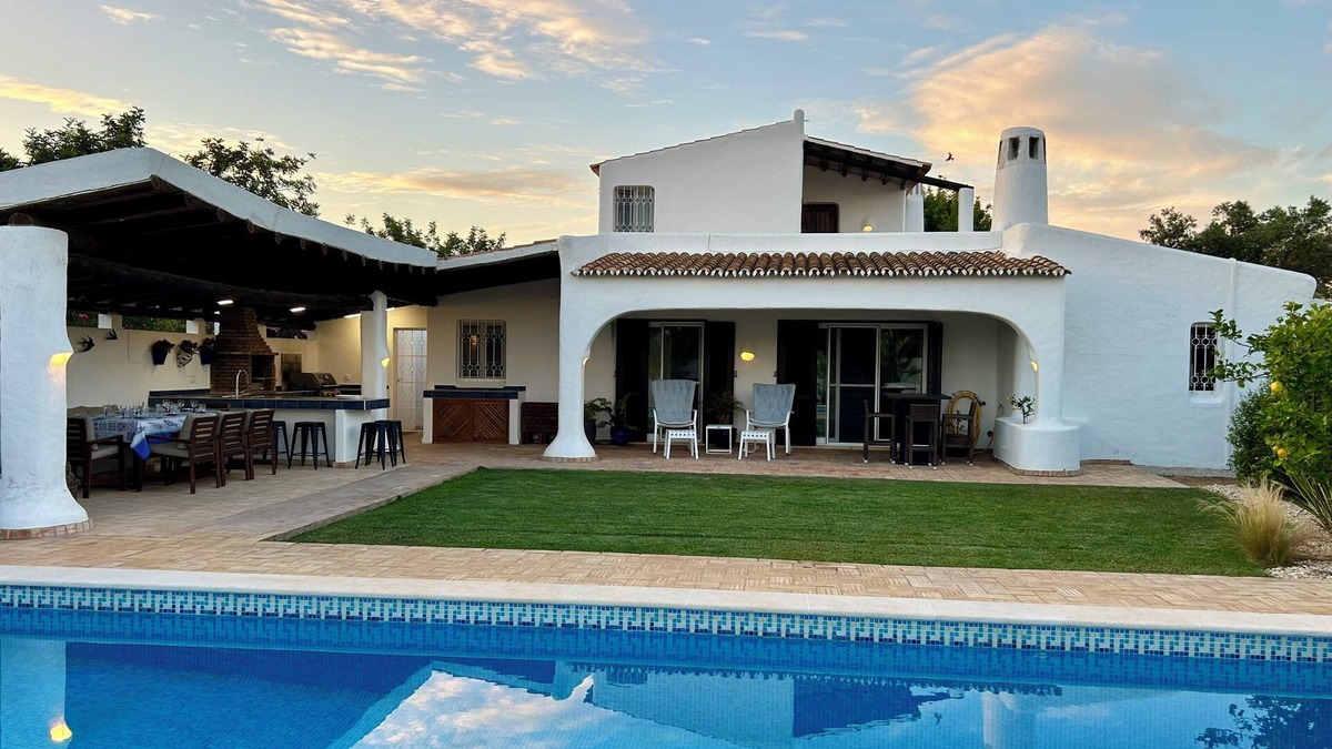 Quatrim do Sul Villa | Perfect family and friends retreat with amazing pool.