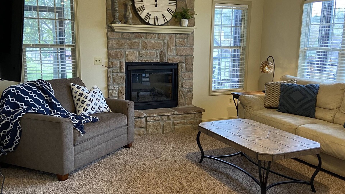 Branson West Condo | Perfect Family friendly Branson Getaway! Pool, Golf, awesome amenities!