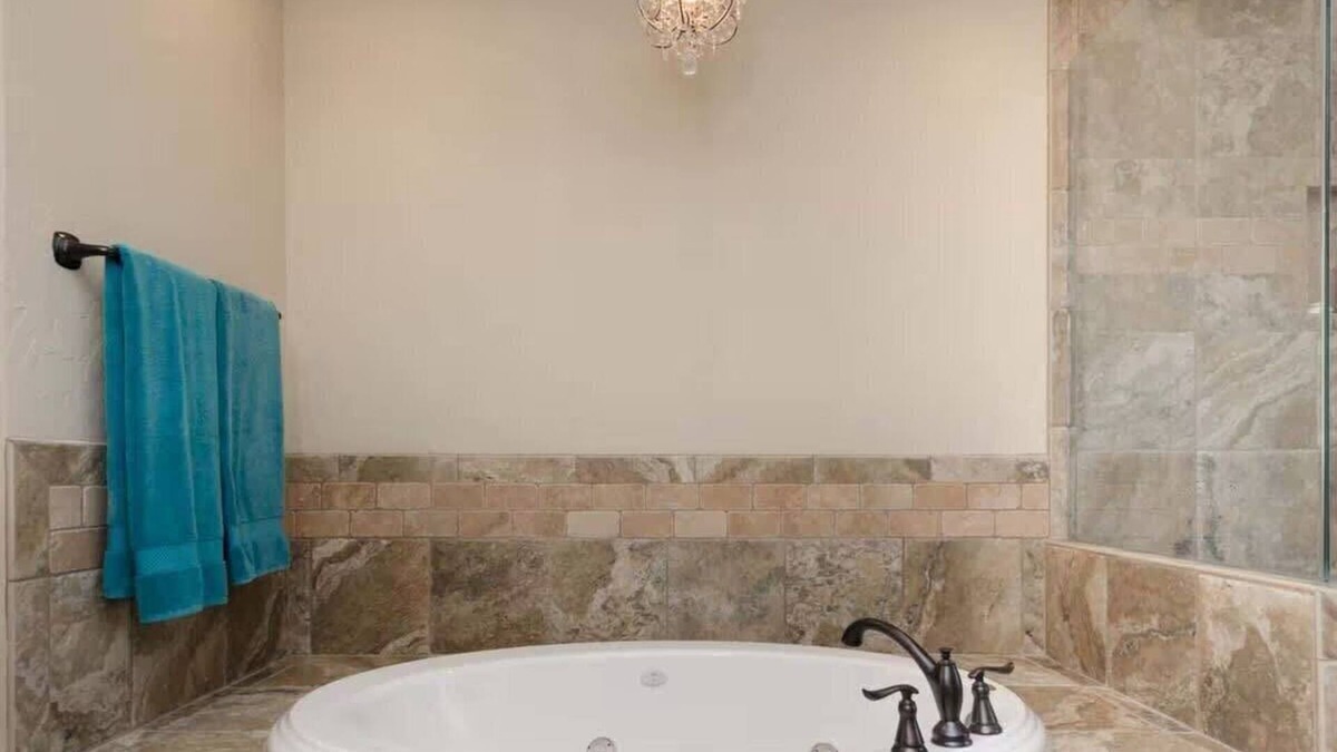 Denton Apartment | Perfect Family or multi family Getaway!