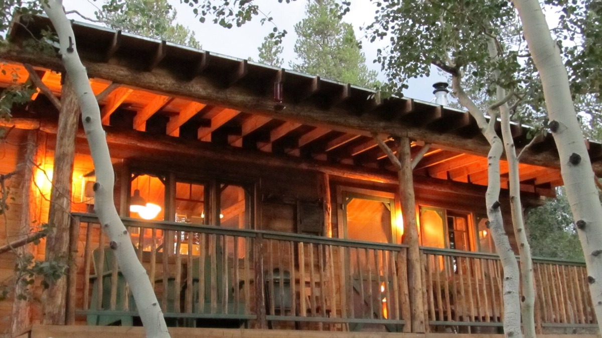 Twin Lakes Cabin | PERFECT Family Retreat, ROMANTIC Getaway, Racer's Base Camp! QUIET. Beautiful!