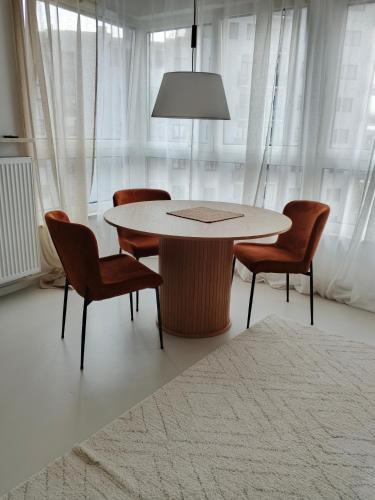 Wola Apartment | Perfect family spot! by VAYA STAYS