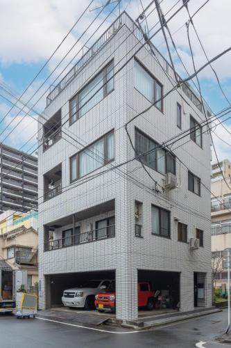 Sumida Villa | Perfect for Families and Groups Spacious 197m2 Home with 8 Bedrooms 3 Bathrooms Sleeps 15 in Ryogoku with Parking and 3 Stations