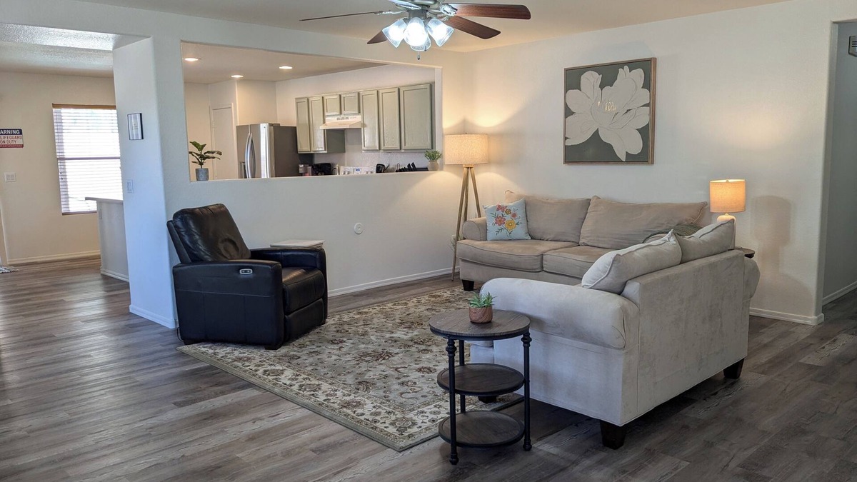 Surprise Farms House | Perfect for families/Heated pool! Pets welcome.