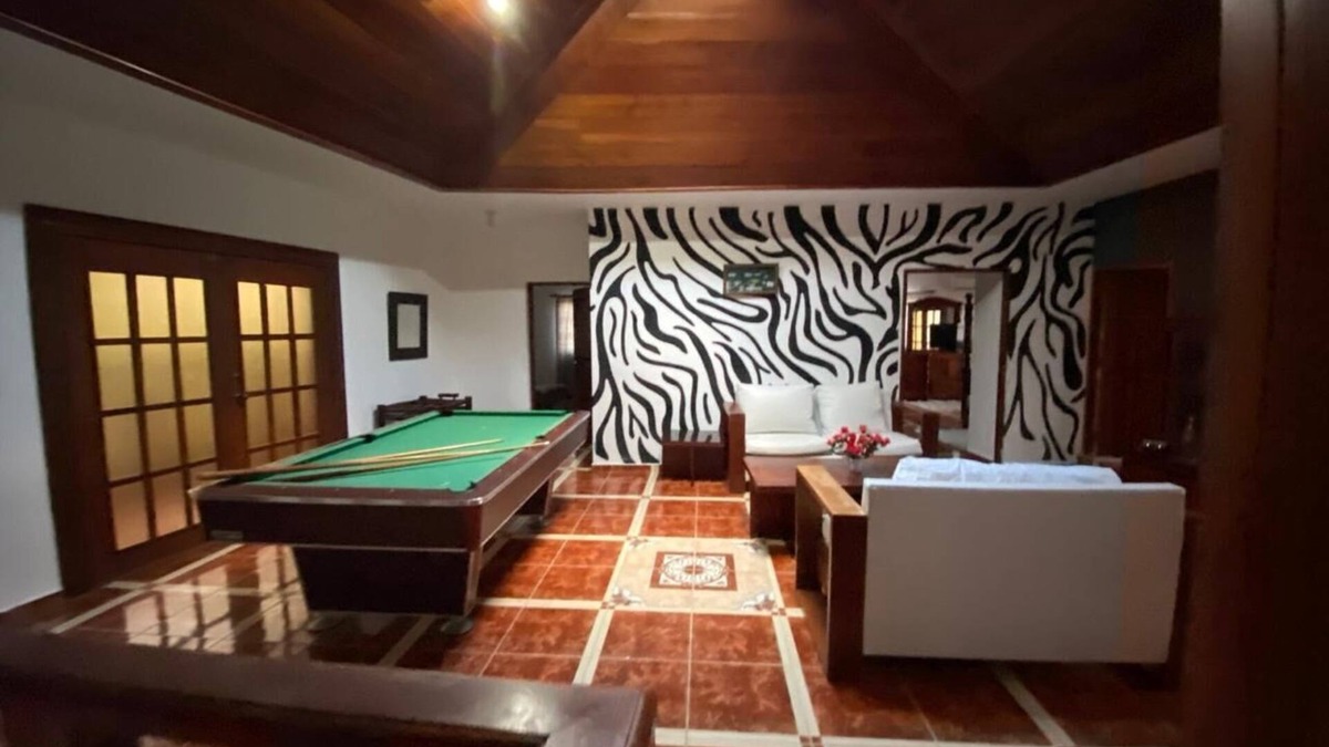 La Vega Province Villa | Perfect for family reunion, 3 minutes from restaurant 20 min away/from lake