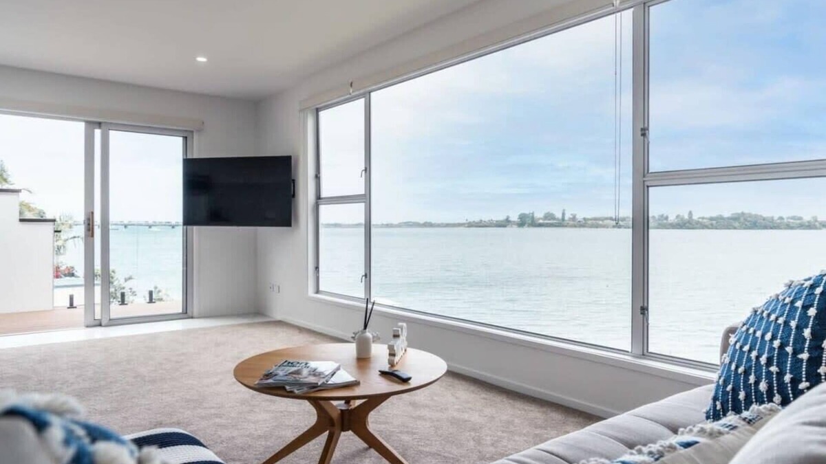 Tauranga House | Perfect for Large Groups: Waterfront Getaway with Private Beach