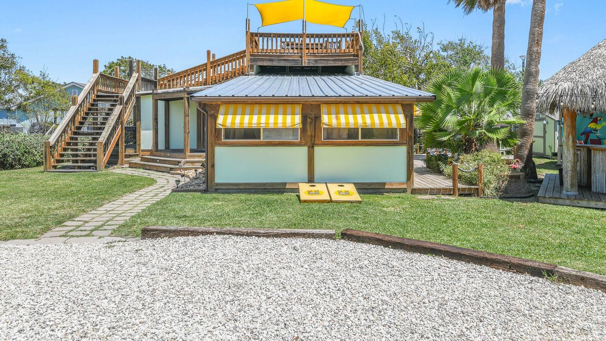 Fulton Resort | Perfect for large groups! Cheaper Than Therapy Airstream Retreat!