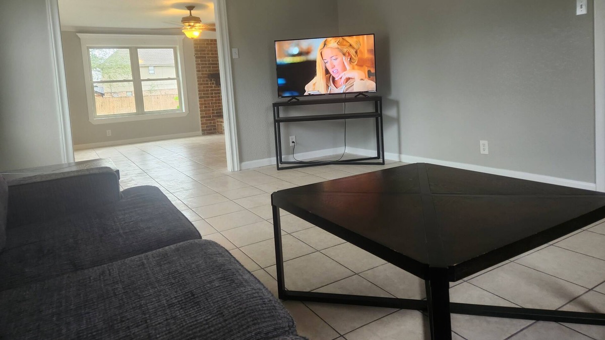 Orange House | Perfect for out of town workers. Fully furnished, all bills paid!