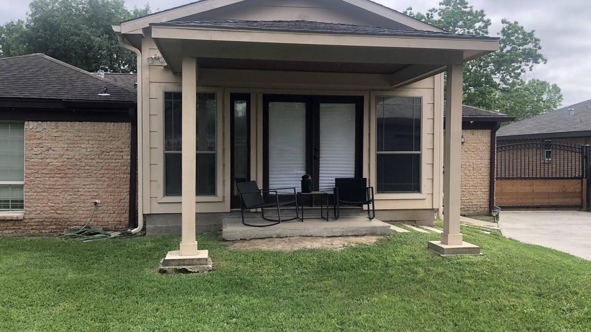 Westbury House | Perfect for roommates and dogs