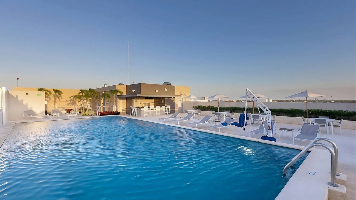Xcumpich House | Perfect For The Whole Family! 2 Relaxing Units, Free Parking & Breakfast, Pool