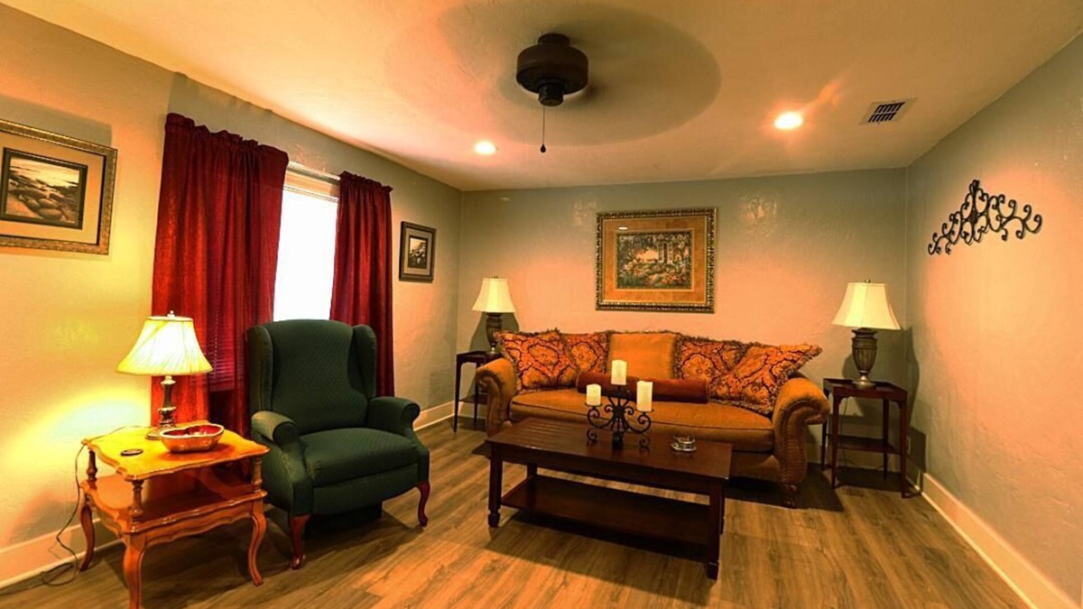 Kilgore House | Perfect for transitioning from old home to new home, traveling nurses, students.