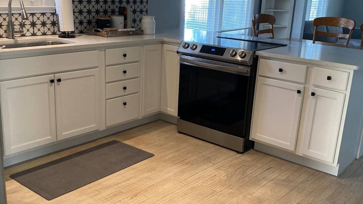 Northwest Pensacola Cottage | Perfect for Travel Nurse, Military, or Extended Stays