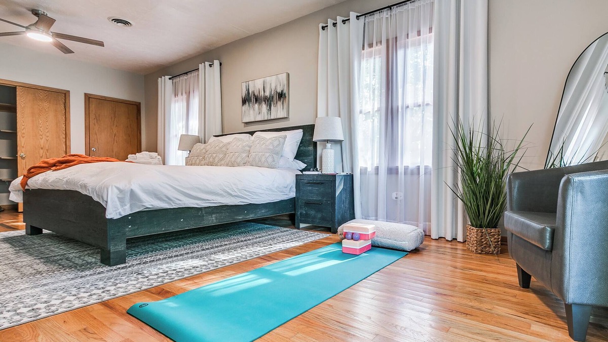Norman House | Perfect for Weekday Stays for 1-4 Guests!