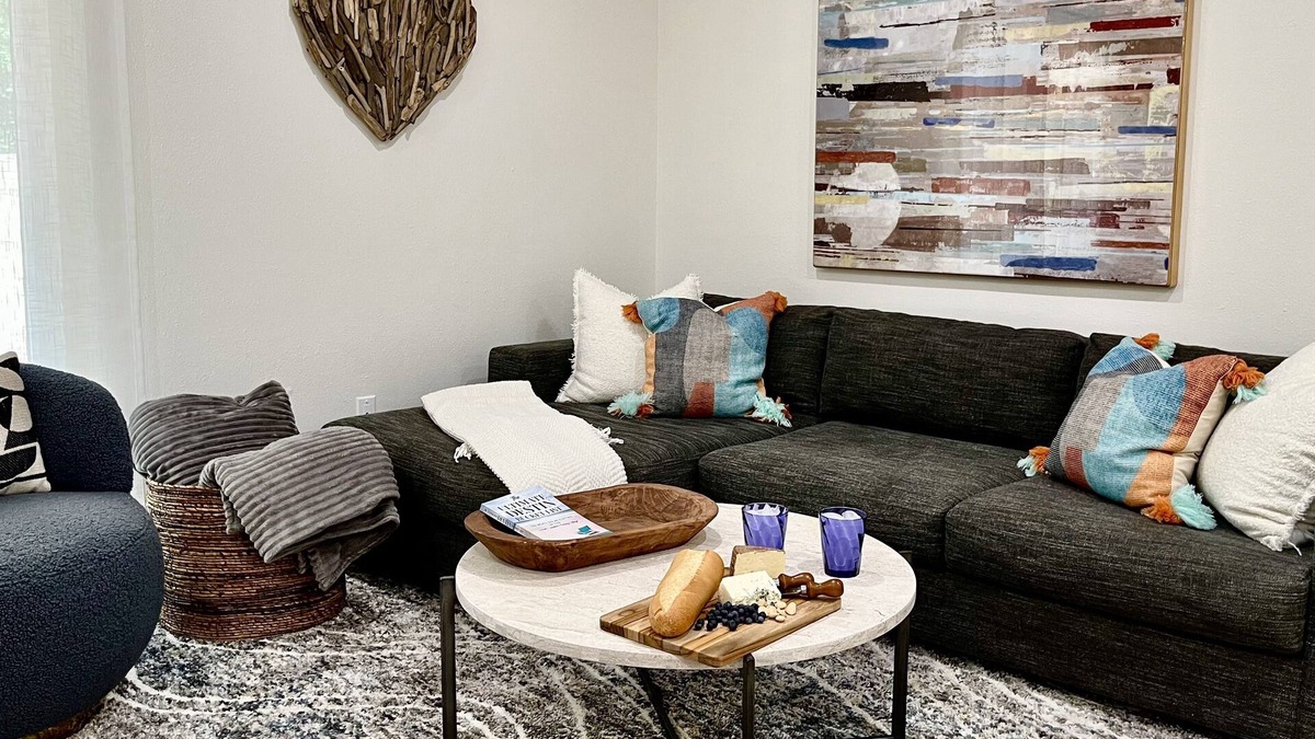 Fort Walton Beach House | Perfect Getaway Save 50% on Monthly Stays 2Br/2Ba Near Beach & Walk Downtown!