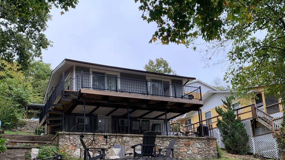 Barnett House | Perfect Getaway Home | Sleeps 7 People