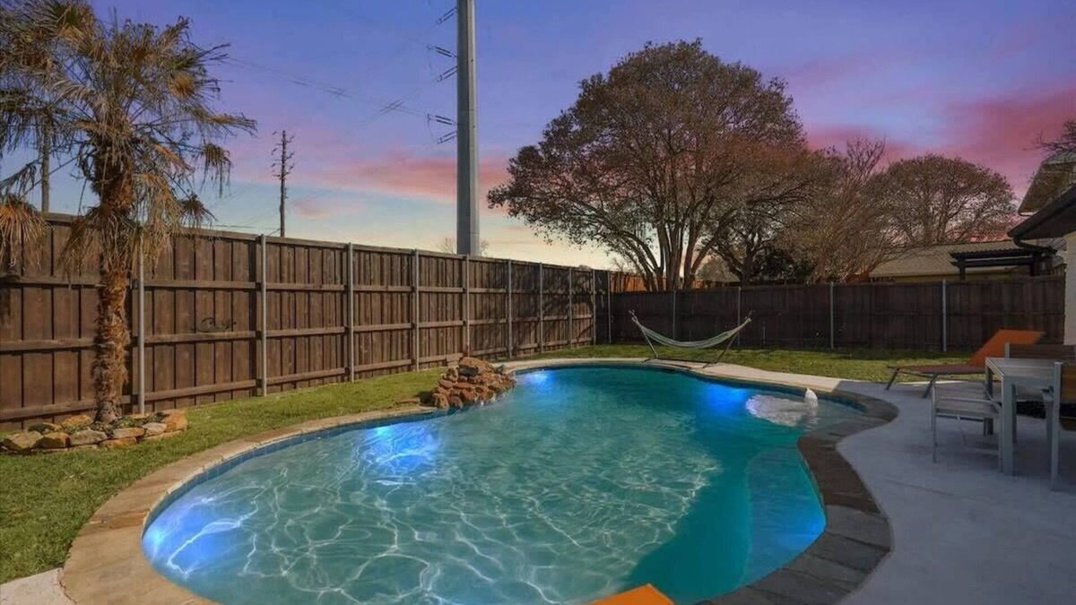 Richardson House | Perfect Getaway Home w Pool, Jacuzzi, Cinema Room