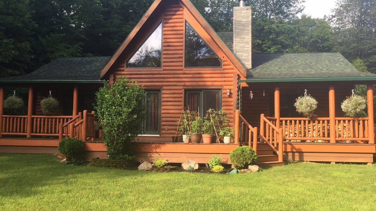 Blossvale House | perfect getaway near sylvan beach! 2 night minimum