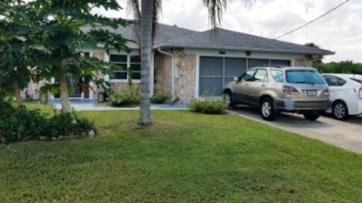Warm Mineral Springs House | Perfect getaway! Newly remodeled waterfront suite.