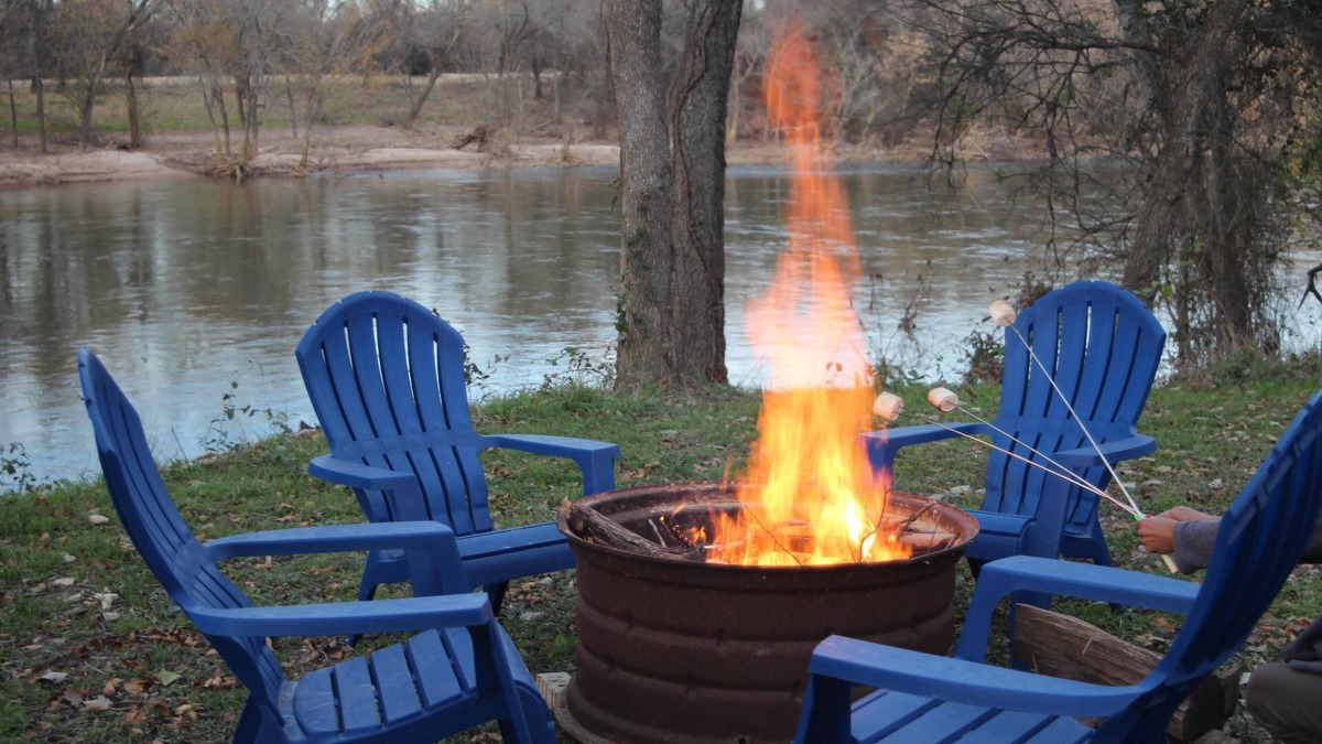 China Spring Cottage | Perfect Getaway On The River Yet Minutes Drive To Magnolia And Waco Attractions