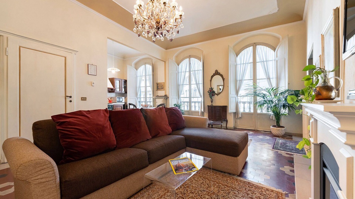Duomo Apartment | Perfect Heart of Florence-Super Upscale Location-Roomy-Washer-Elevator