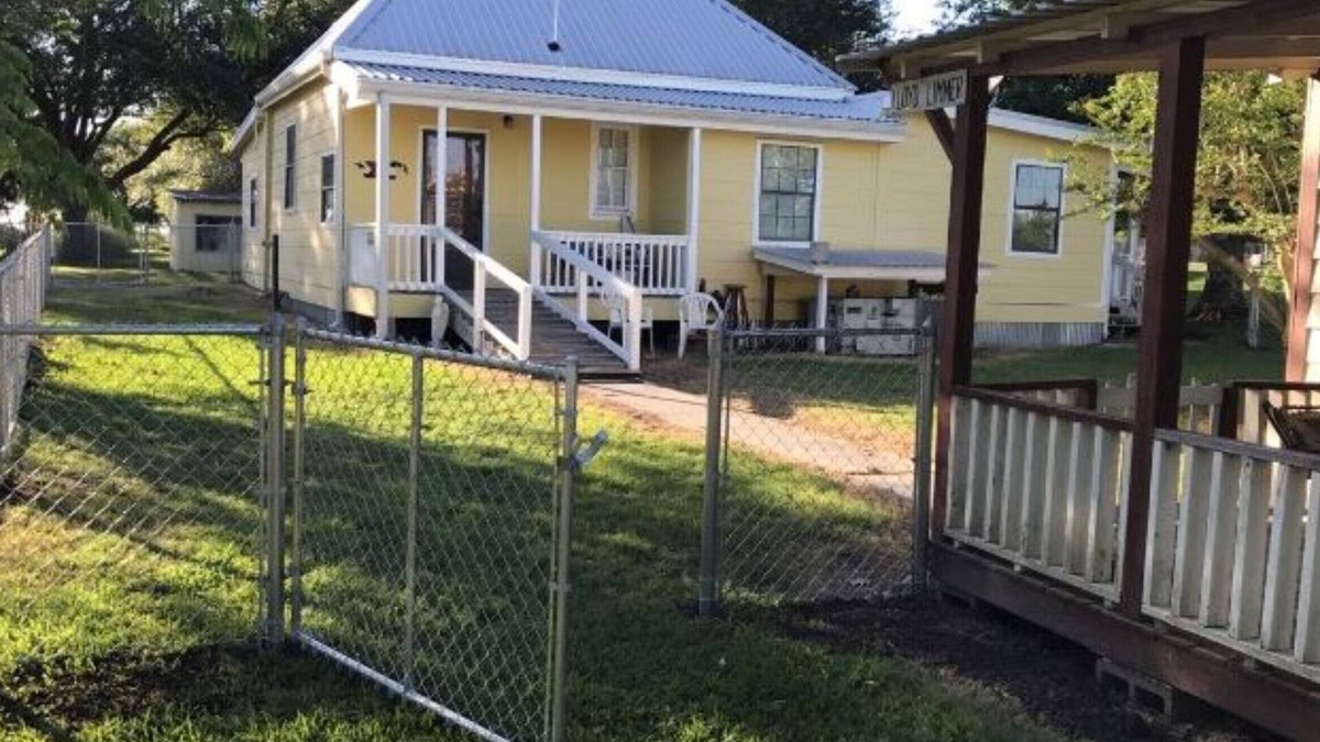 Burton House | Perfect home in the country