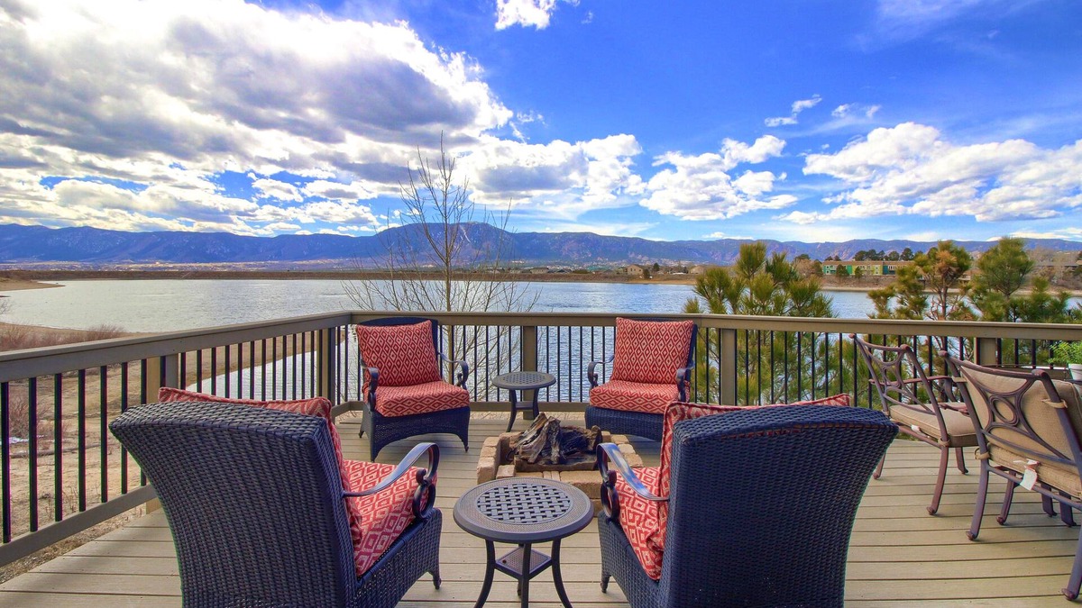 Monument House | Perfect Lake and Mountain Views!