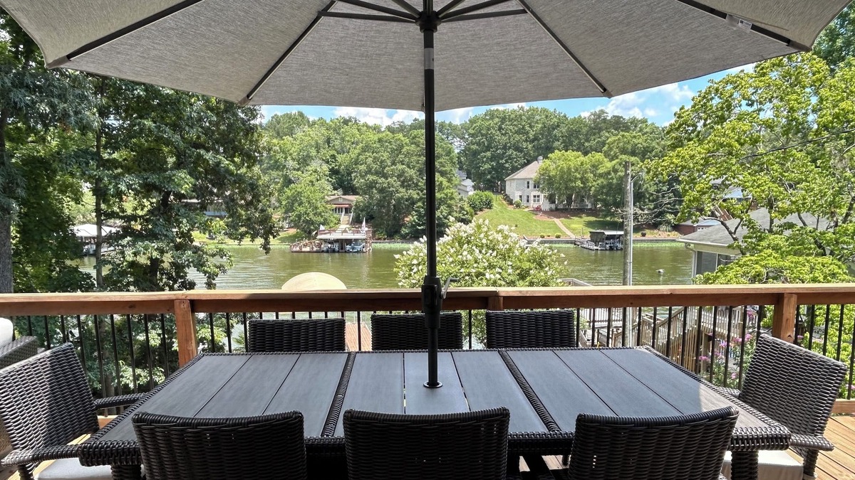 New London House | Perfect Lakefront Getaway on Badin Lake